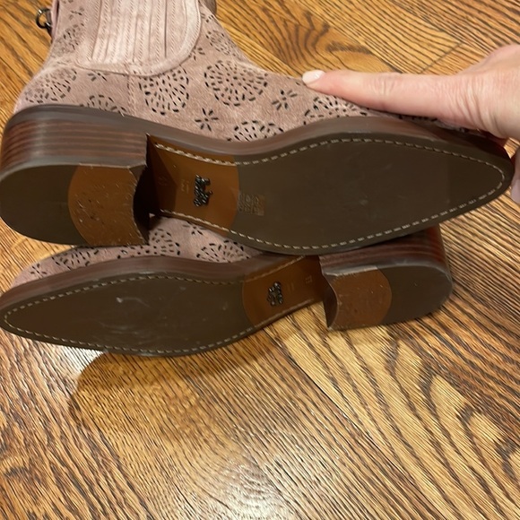 🌿P4 Brooks mauve pink women’s suede booties, size 5.5🌿 - Picture 4 of 9